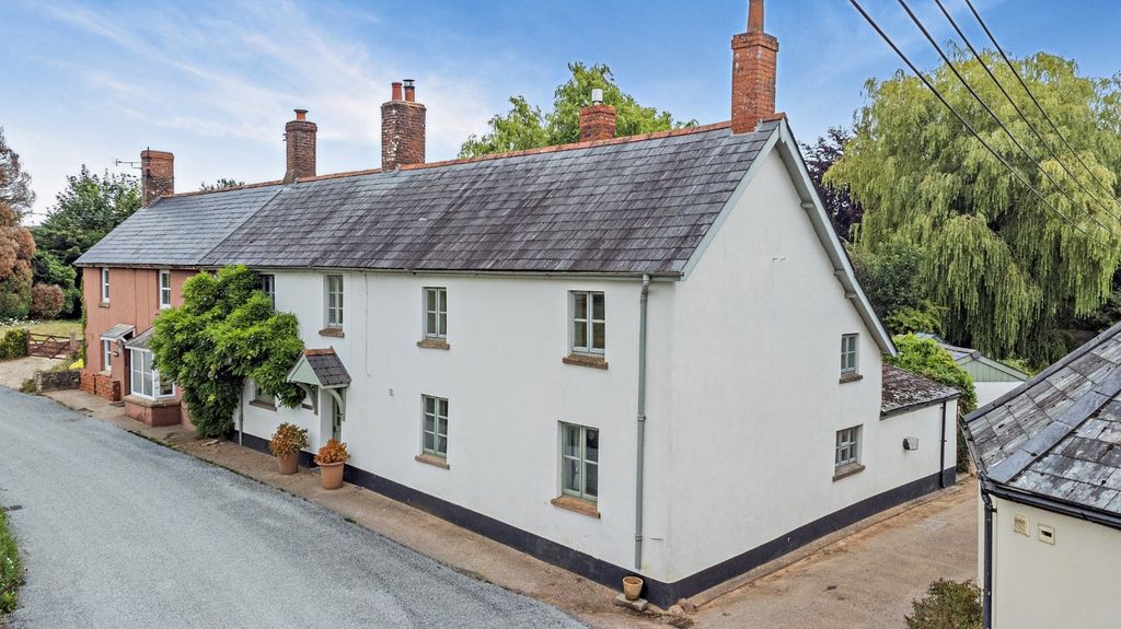 Property photo 1 of 18 Wisteria Cottage