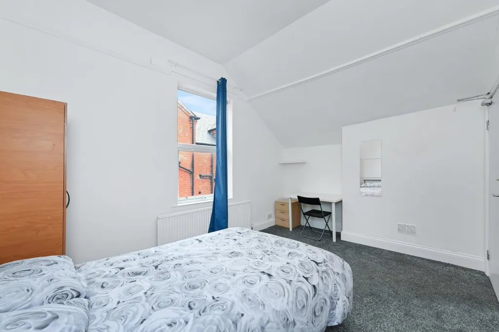 Apartment in Nottingham, Forest Fields - View 3