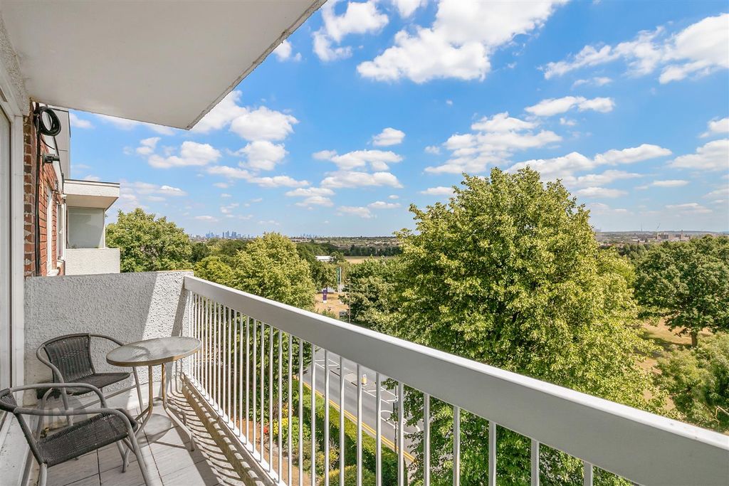 Property photo 3 of 8 Balcony