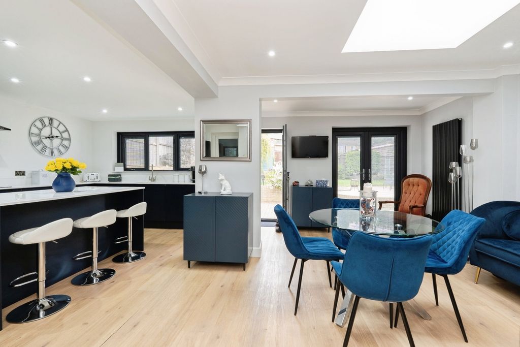 Property photo 2 of 24 Pbox-Img.Jpg