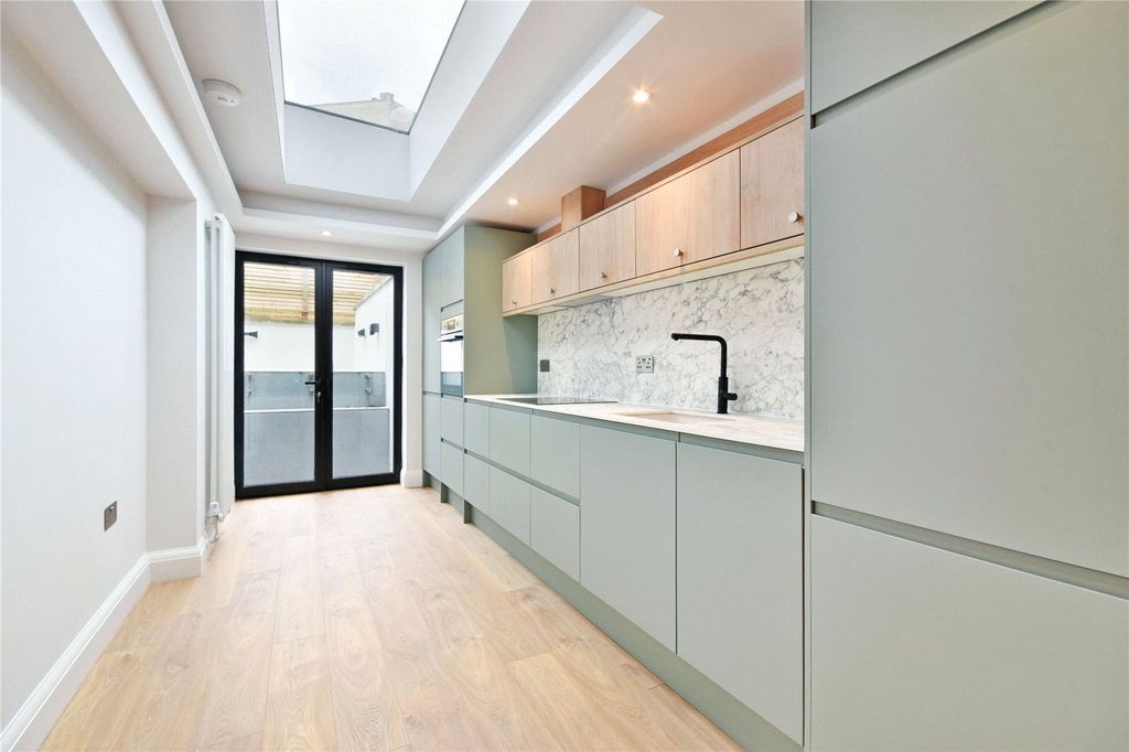 Property photo 3 of 20 Picture No. 24