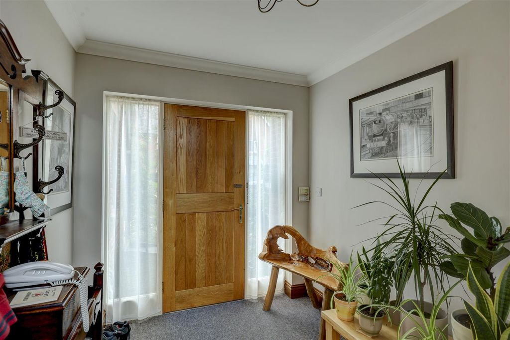 Property photo 3 of 39 Entrance
