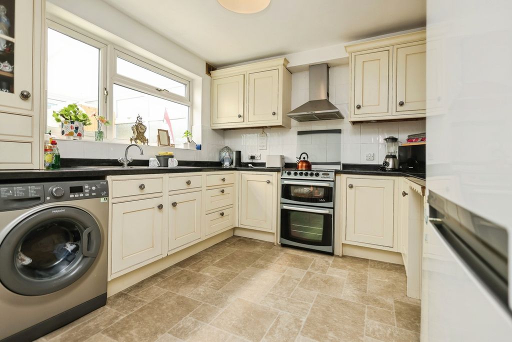 Property photo 3 of 18 Pbox-Img.Jpg