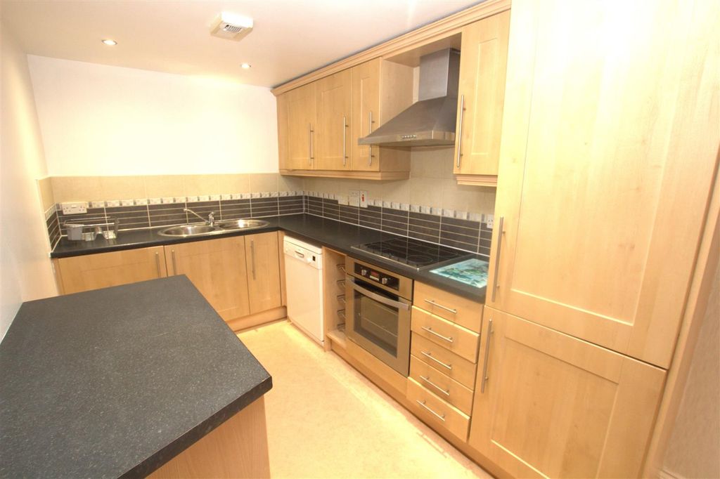 Property photo 2 of 9 Kitchen .Jpg