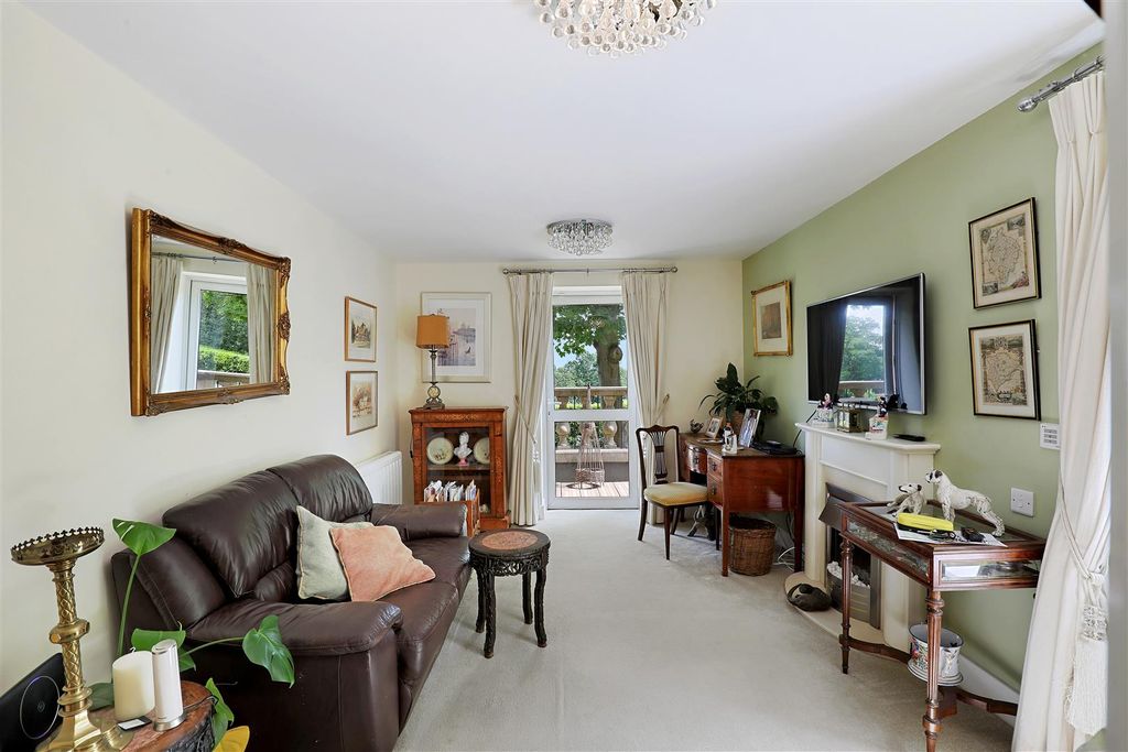 Property photo 3 of 12 03-54Cect_Mcs_Flat 7 Cartwright Court_017 (1).Jpg