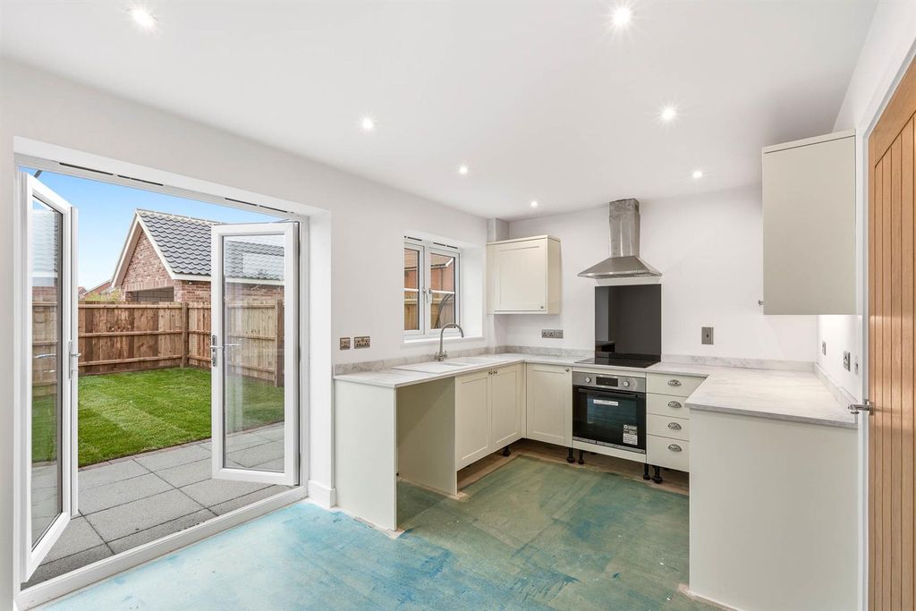 Property photo 3 of 18 Kitchen Diner