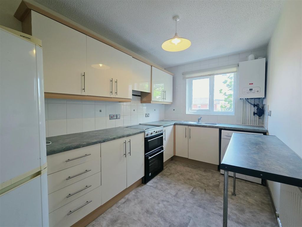 Property photo 3 of 18 Kit.Jpg