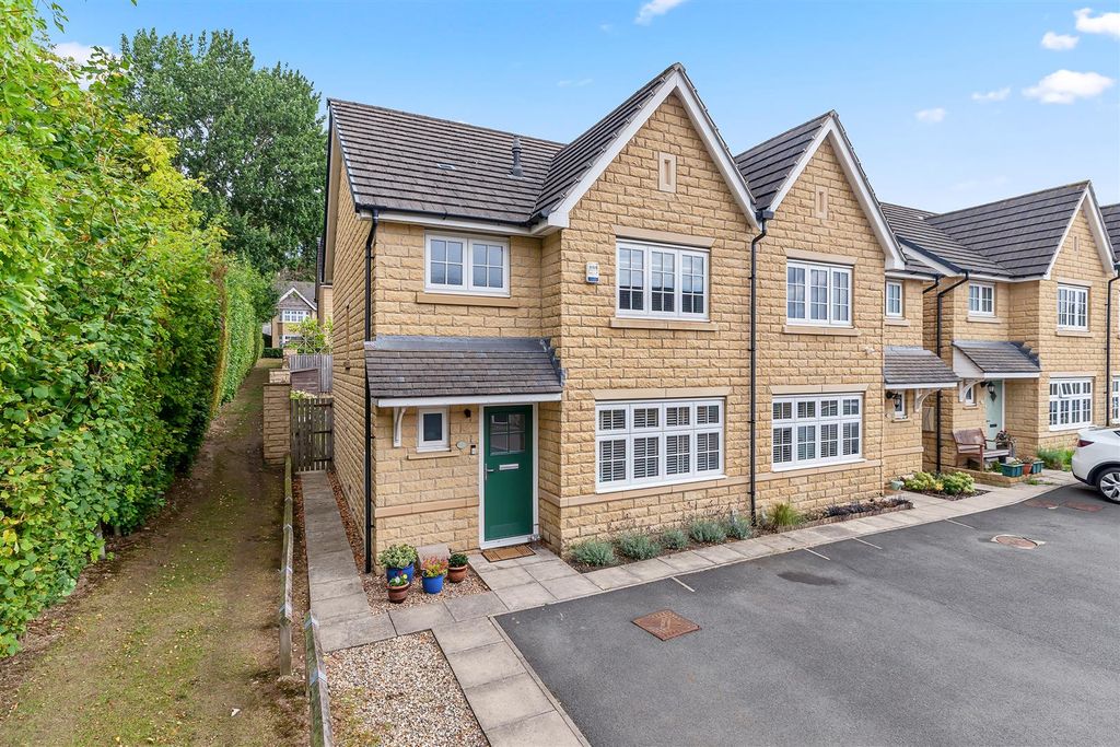 Property photo 1 of 29 Greenshaw Court