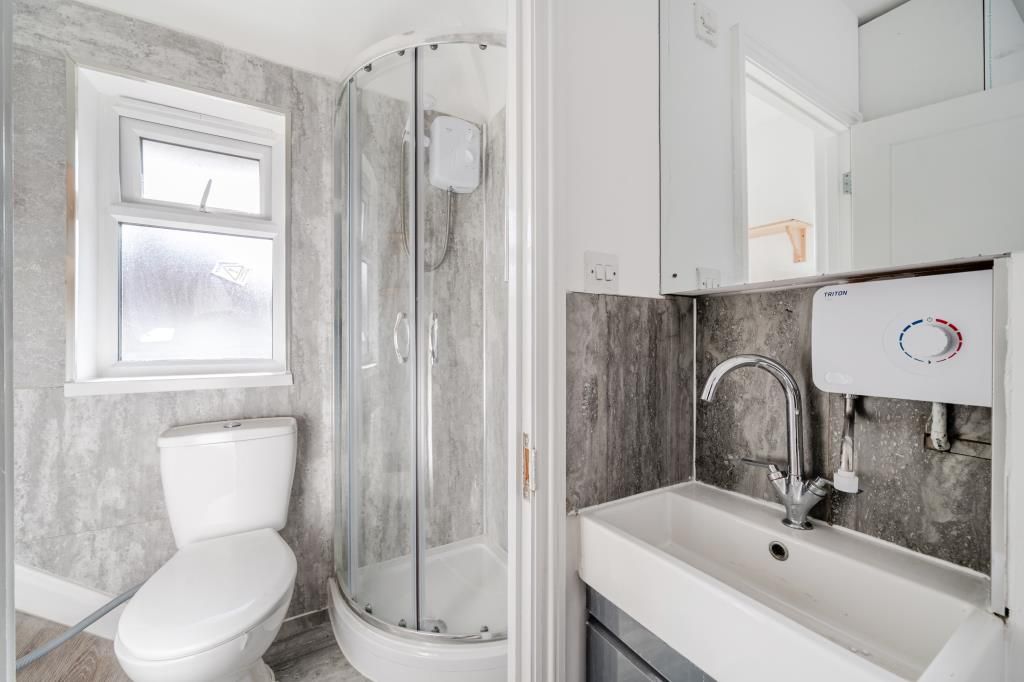 Property photo 3 of 16 Bathroom