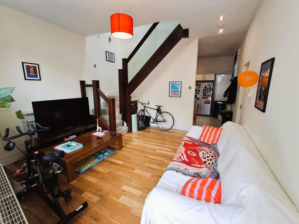 Property photo 3 of 14 Parkfield Living 2.Jpg