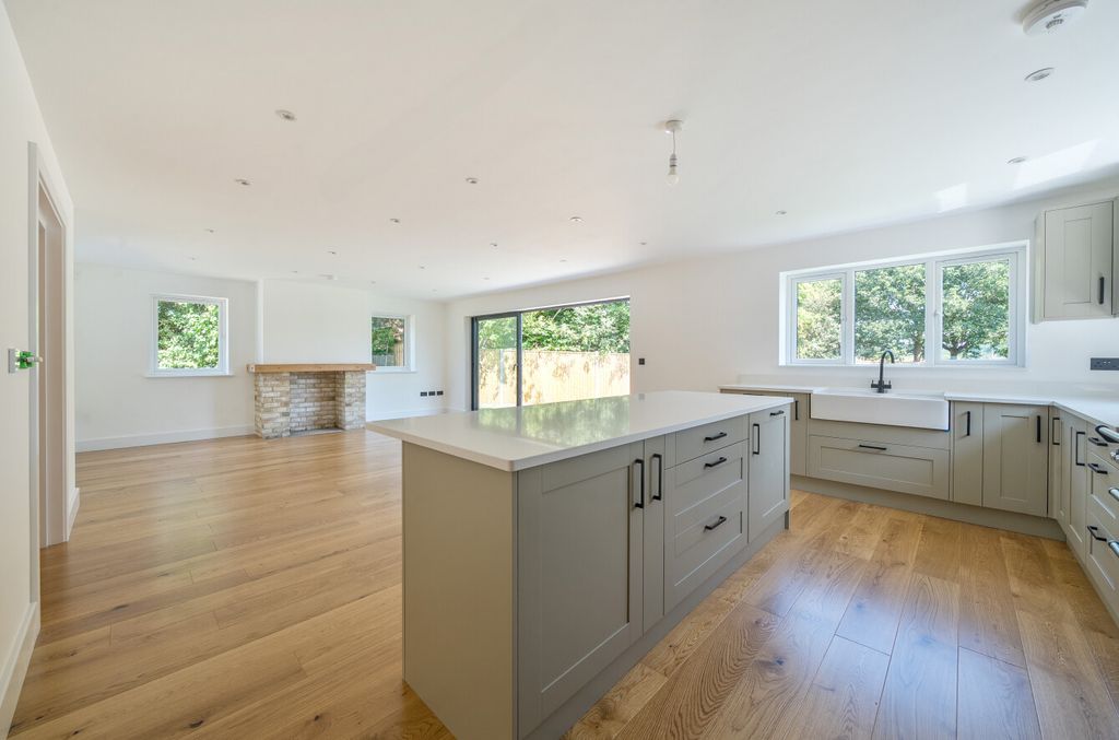 Property photo 2 of 18 1300942-19-6853Ec...