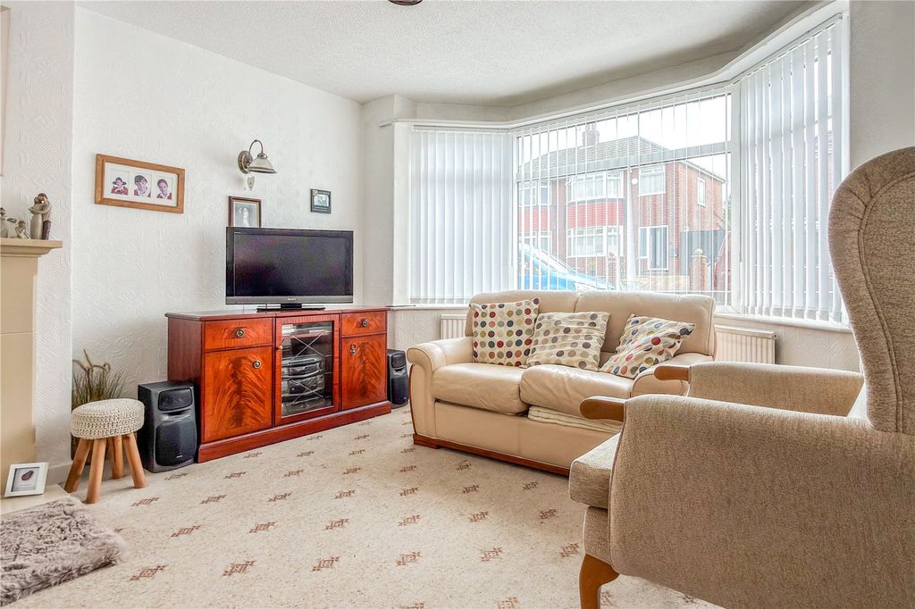 Property photo 3 of 20 Lounge