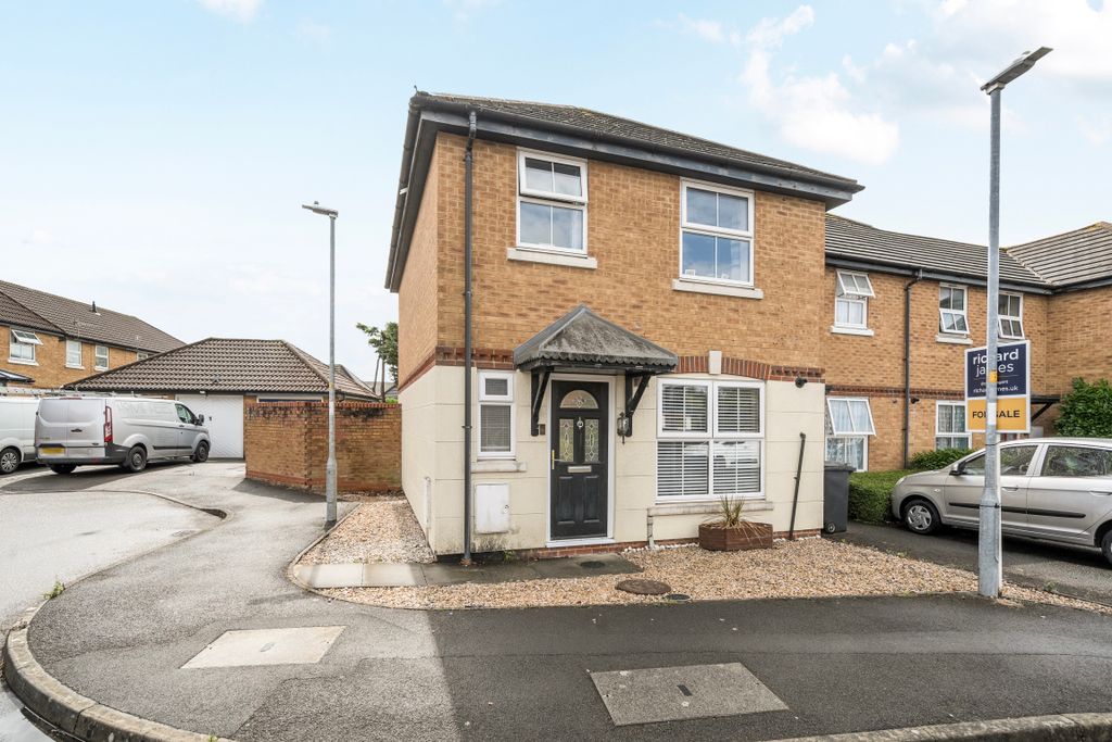 Property photo 1 of 17 133036220688B9409Df1A3