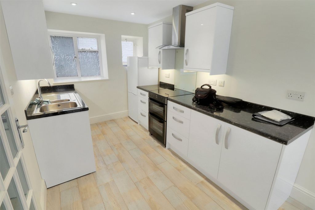 Property photo 2 of 7 Picture No. 13