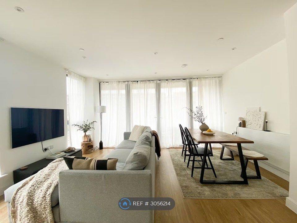Property photo 1 of 13 Living Room