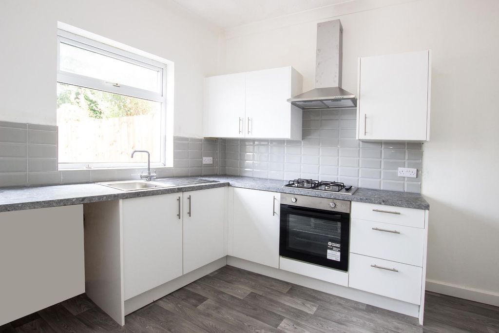 Property photo 2 of 7 Kitchen 2.Jpg