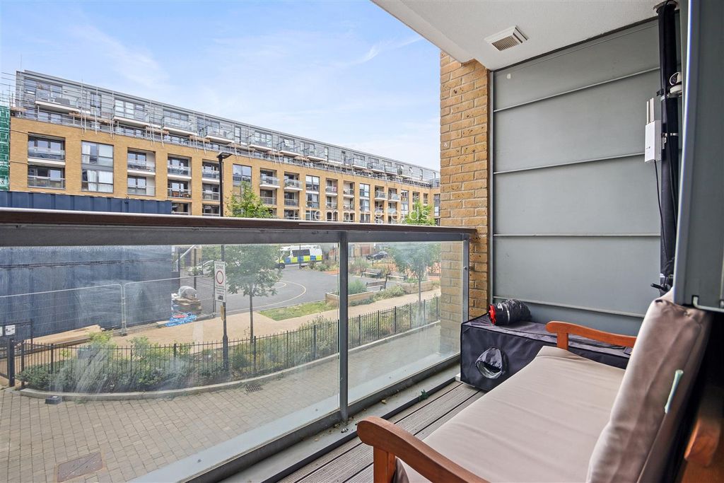 Property photo 3 of 15 07-76849 - Am - Flat 2, 3 Ann Street N1 7 Ff-21-Lo