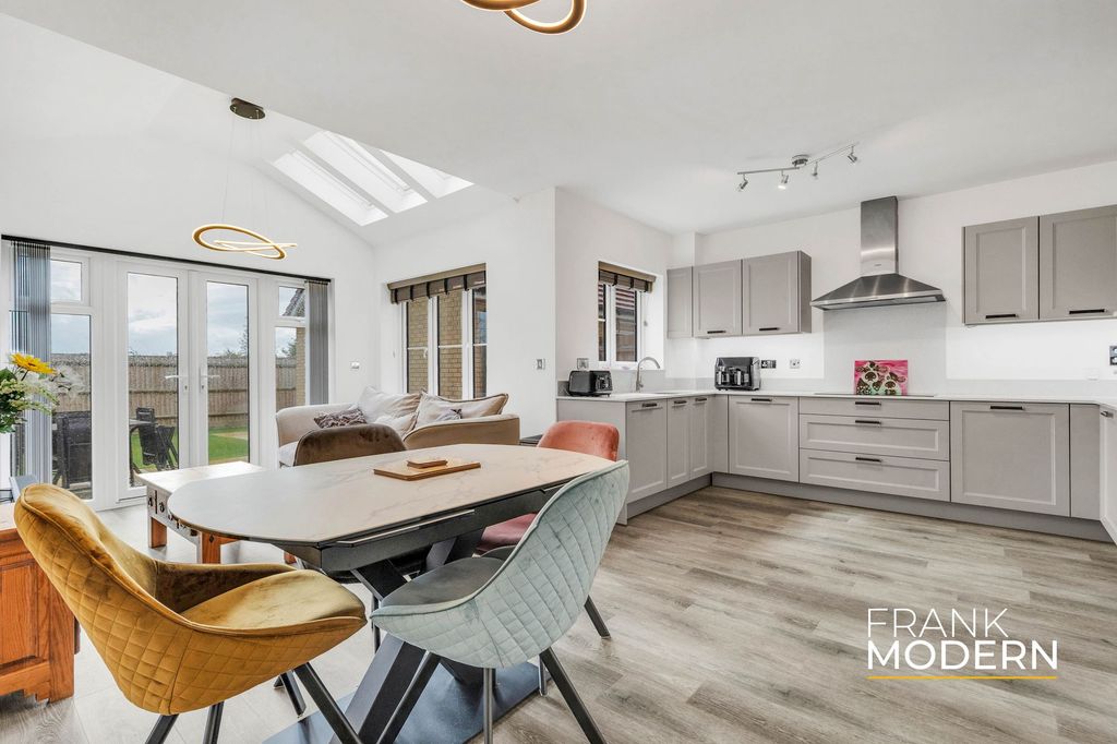 Property photo 2 of 46 Kitchen / Diner