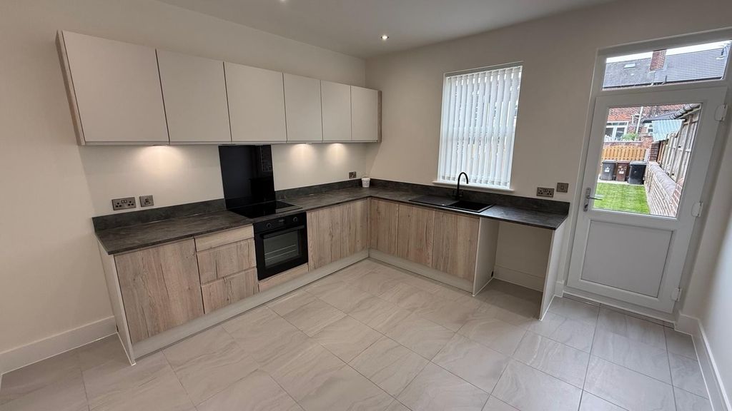 Property photo 1 of 11 Image