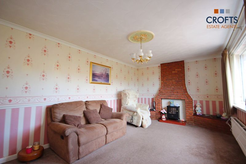 Property photo 2 of 11 Lounge