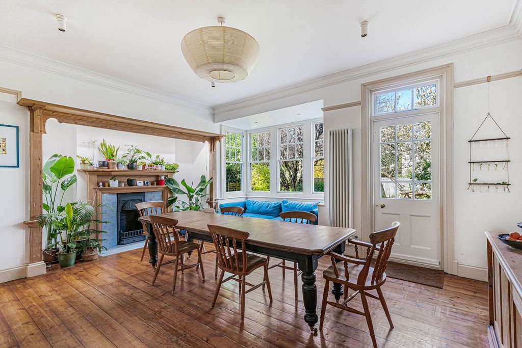 Property photo 3 of 35