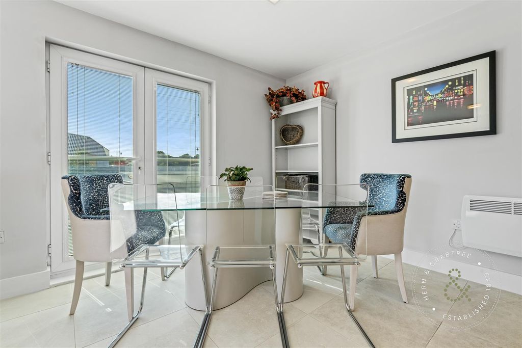 Property photo 3 of 51 Harbour Point, Hern Crabtree (18).Jpg