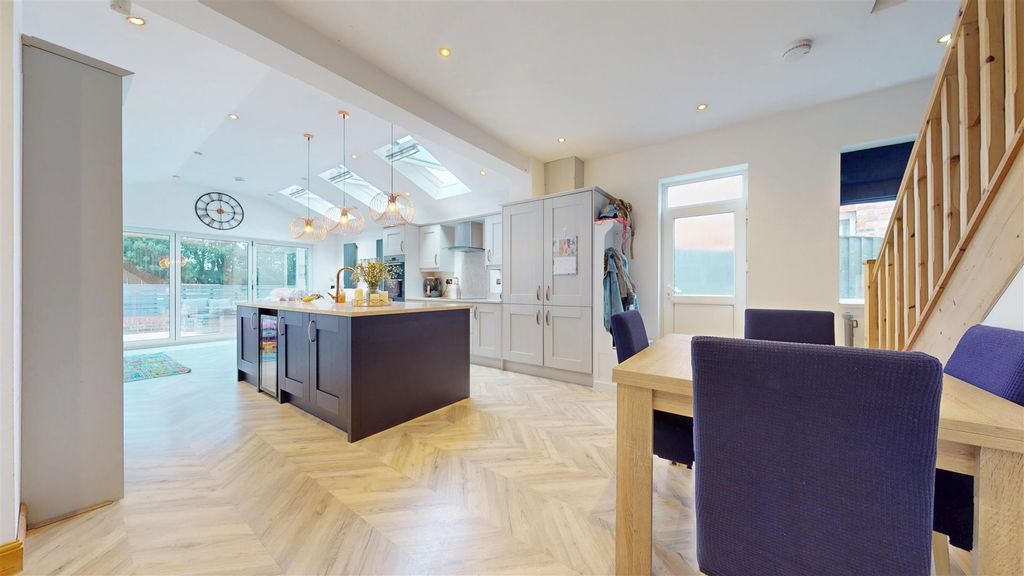 Property photo 1 of 27 Doulton Street Kitchen