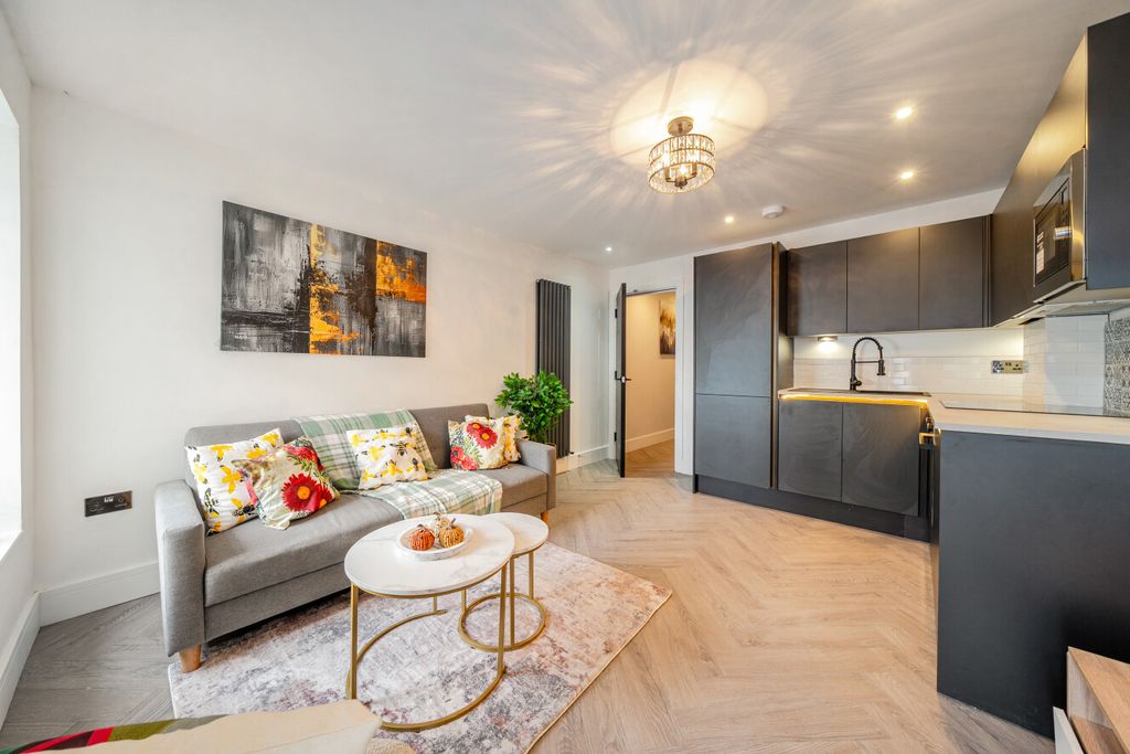 Property photo 2 of 9 1469471-3-6A18655...