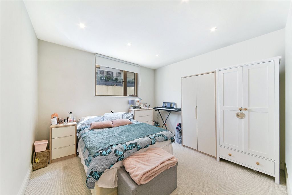 Property photo 3 of 8 Bedroom