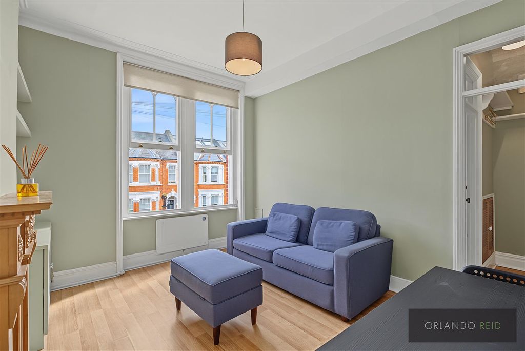 Property photo 3 of 12 Flat C, 198  Broomwood Road Sw11 6Jy-3.Jpg