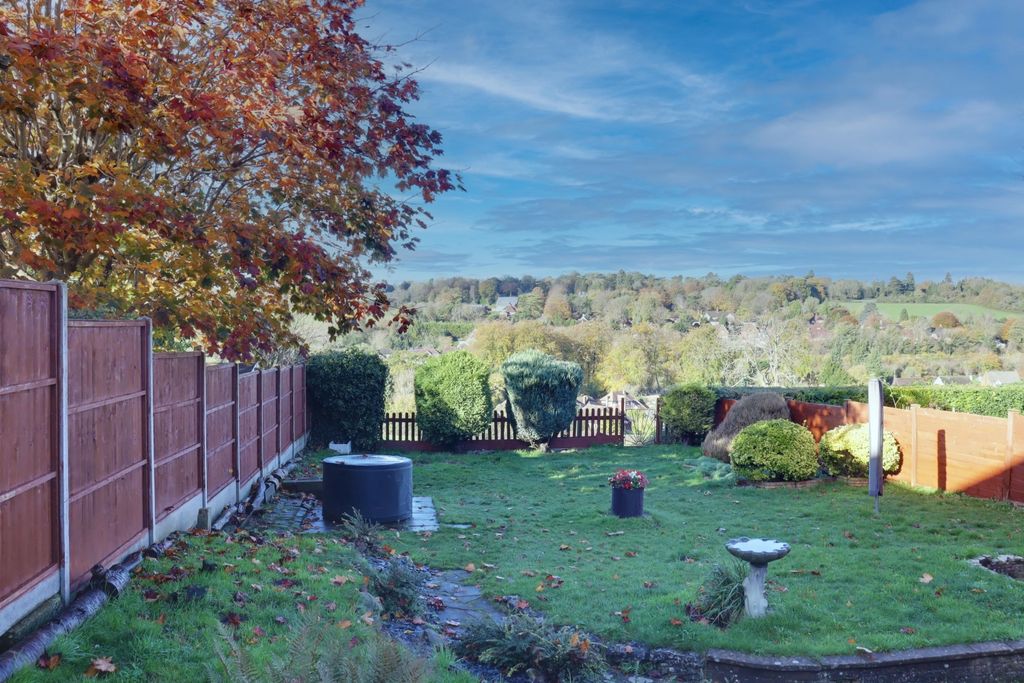 Property photo 2 of 11 Garden Copy