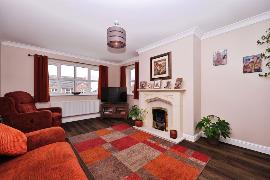 Property photo 2 of 10 Living Room