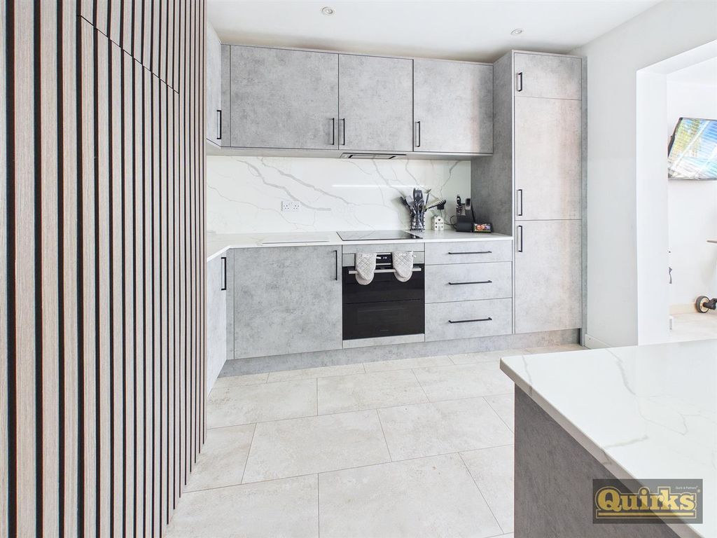 Property photo 3 of 17 Cam02342G0-Pr0221-Still003.Jpg