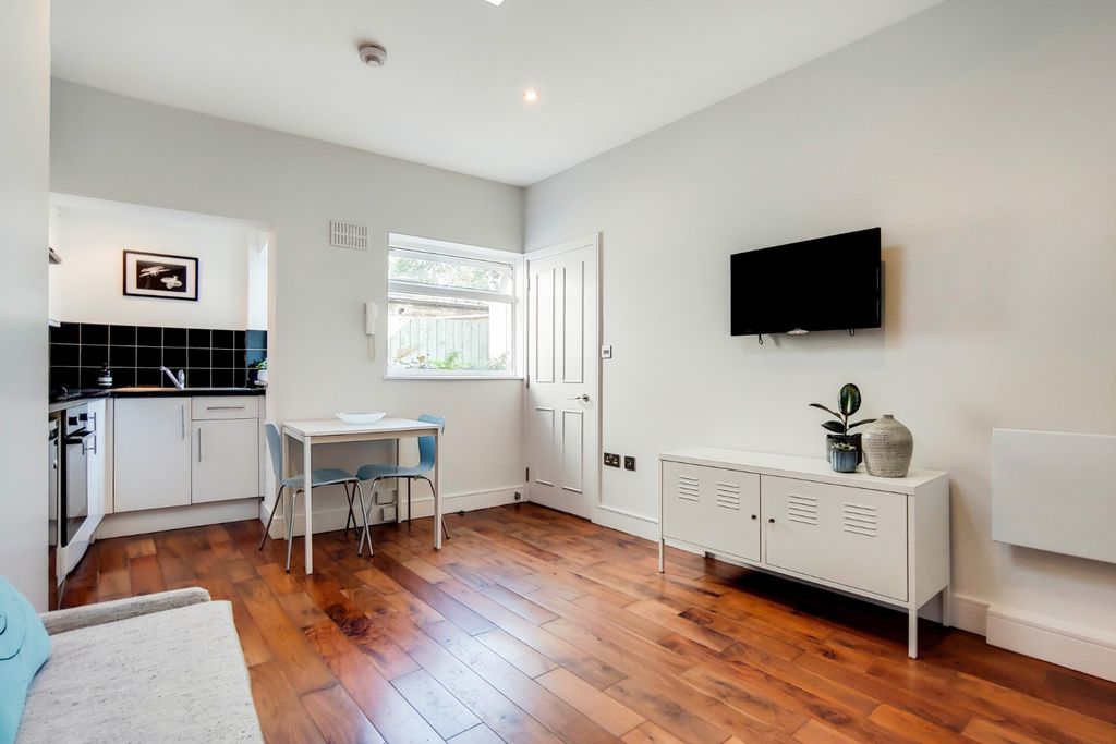Property photo 1 of 10 844372