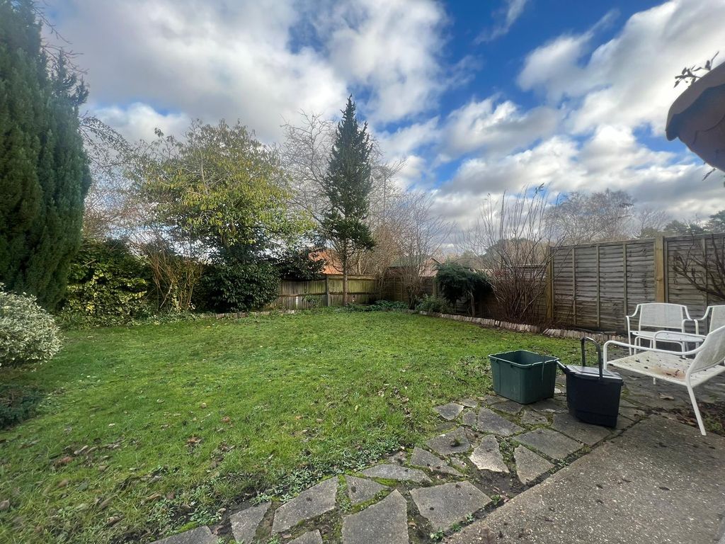 Property photo 2 of 13 2 Garden