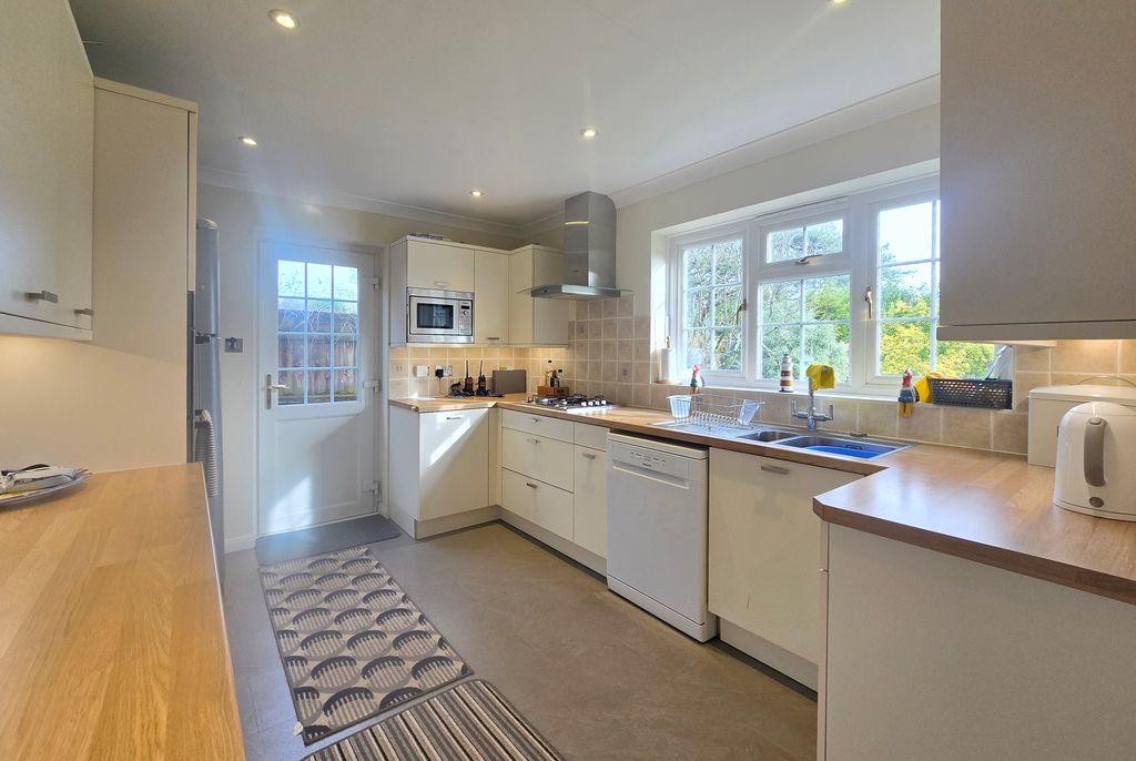 Property photo 3 of 12 11 Vp Kitchen