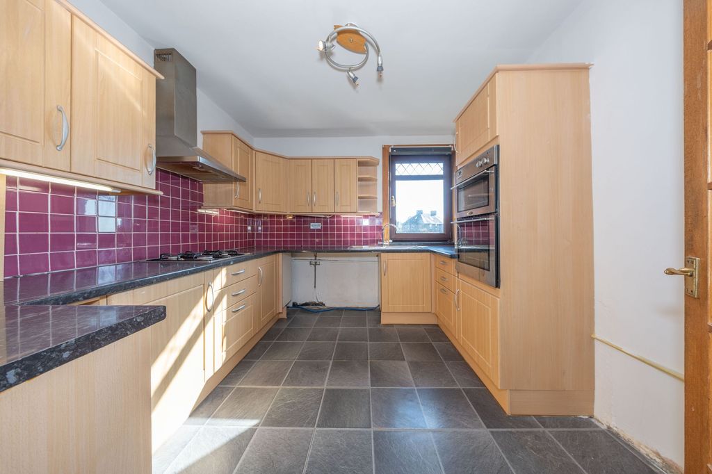 Property photo 3 of 21 Kitchen