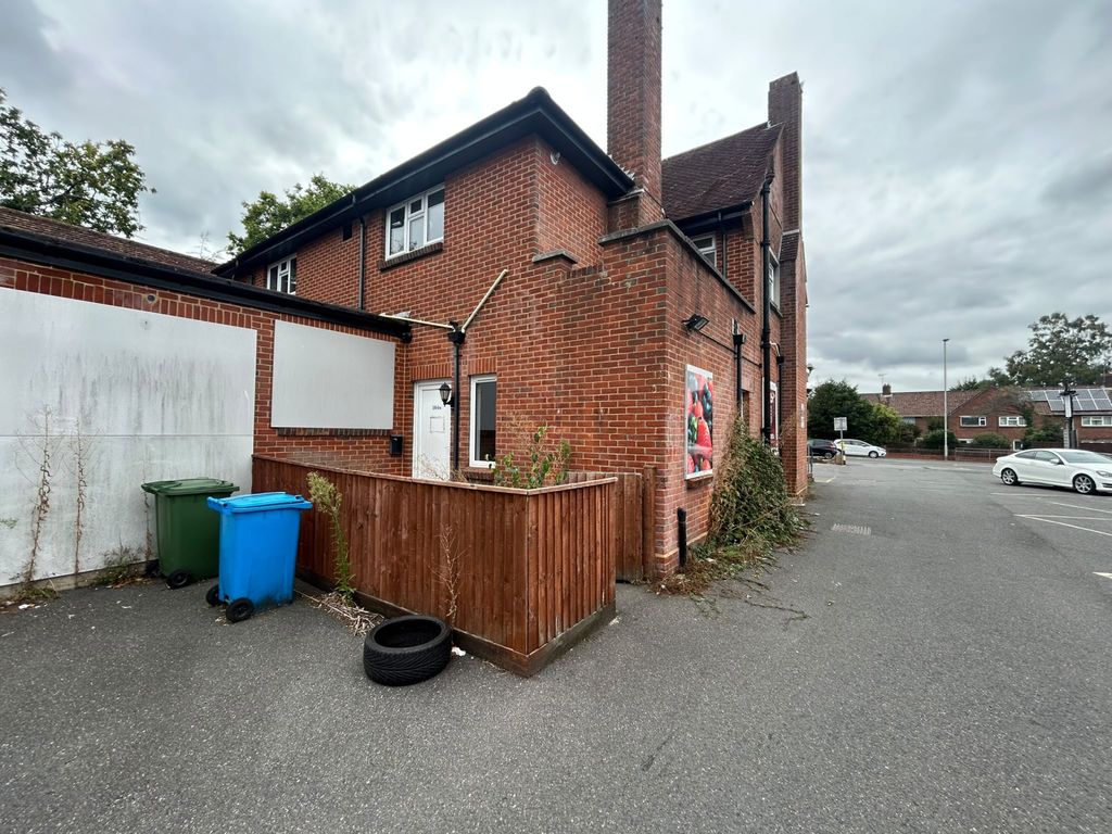Property photo 1 of 9 4 Bed Flat To Rent Alder Road, Poole Bh12