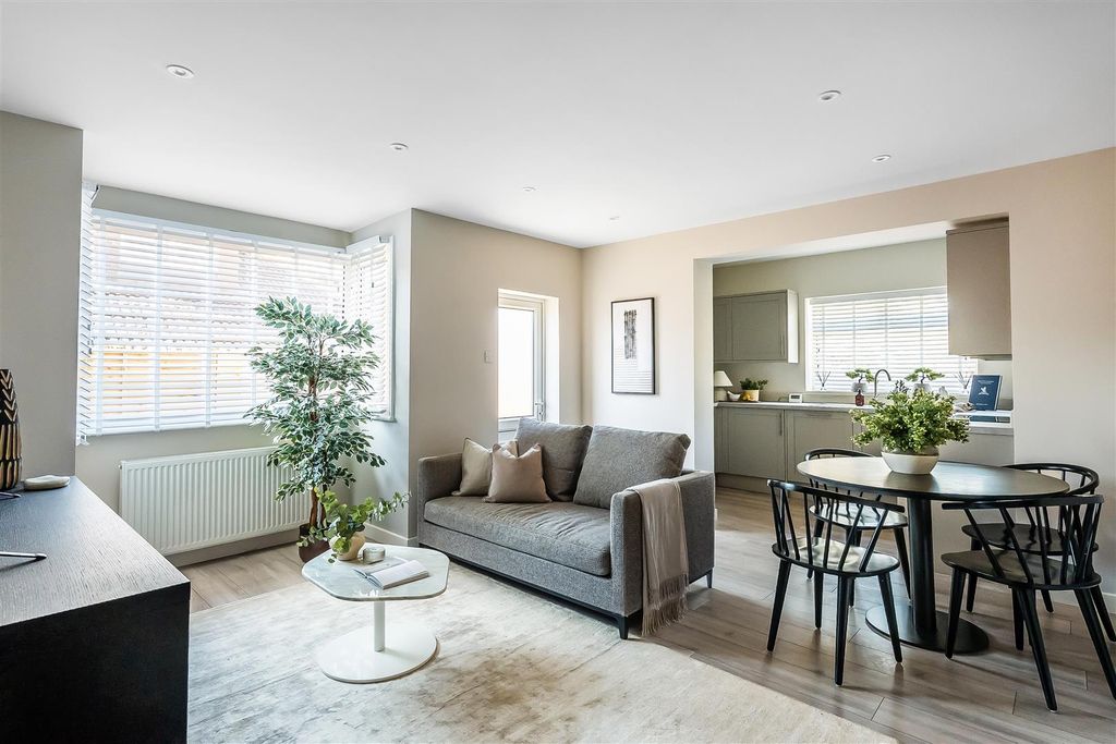 Property photo 3 of 11 98-Lower-Road-24.Jpg