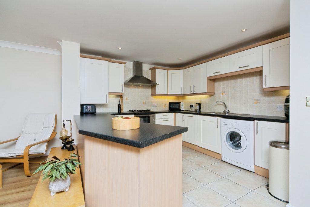 Property photo 3 of 11