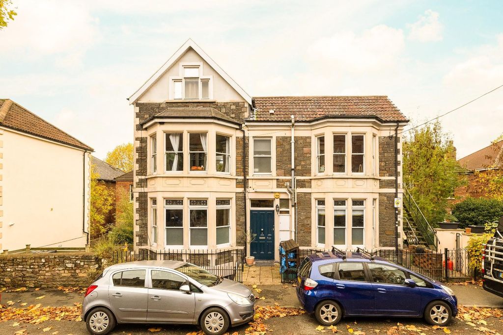 Property photo 2 of 30 Char8192.Jpg