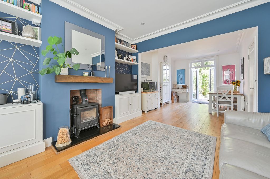 Property photo 2 of 23