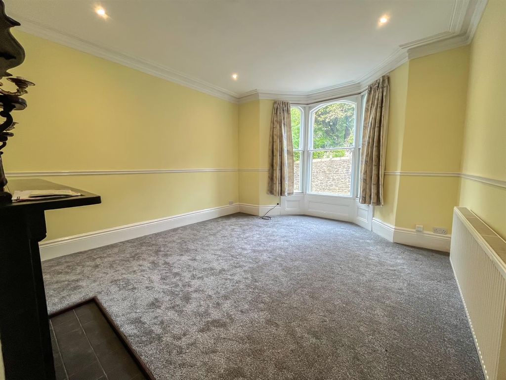 Property photo 2 of 14 Living Room