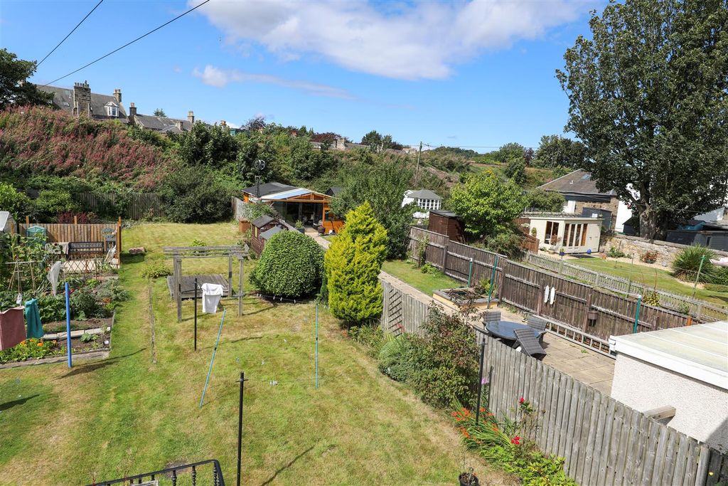 Property photo 2 of 18 R