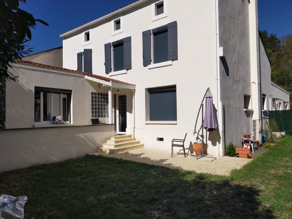 Property photo 1 of 53 191 m² Family Home With Two Independent Studio Flats And An Above-Ground Pool