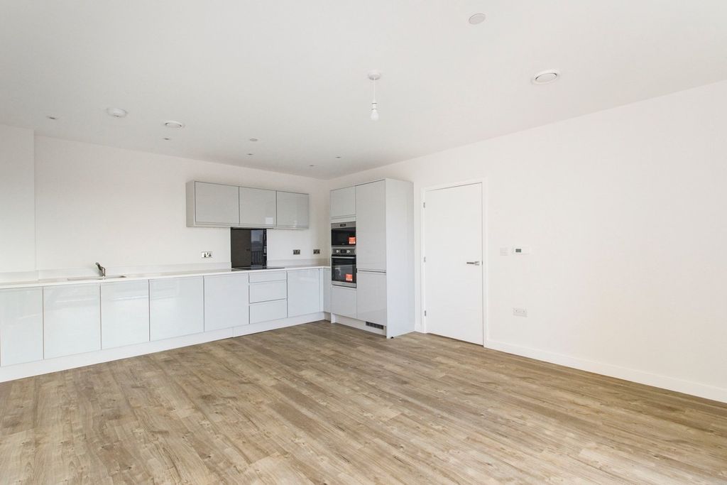 Property photo 2 of 12 Kitchen