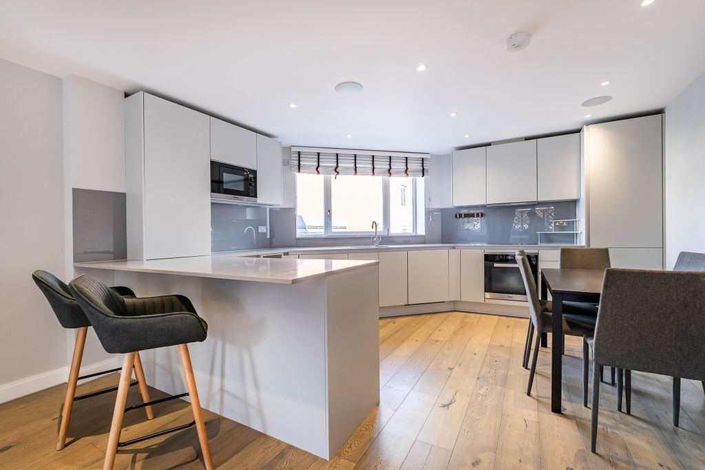 Property photo 3 of 20 Ashburnham-Mews-03