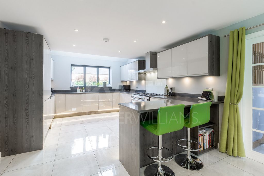 Property photo 2 of 24