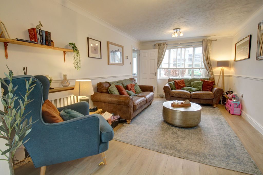 Property photo 2 of 14 Lounge