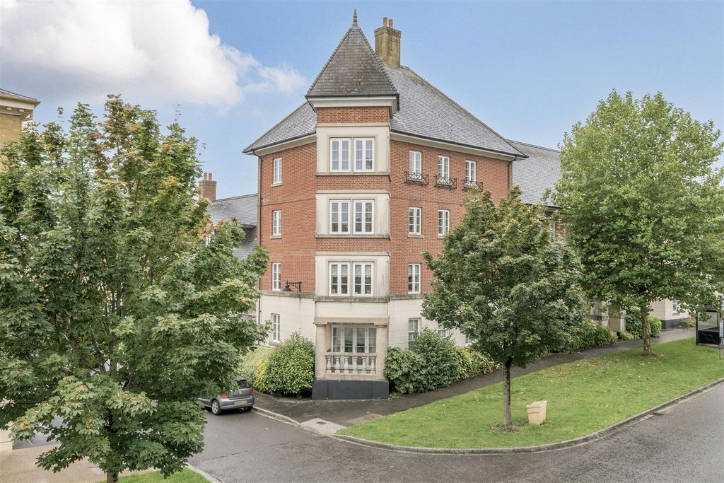 Property photo 1 of 18 Building
